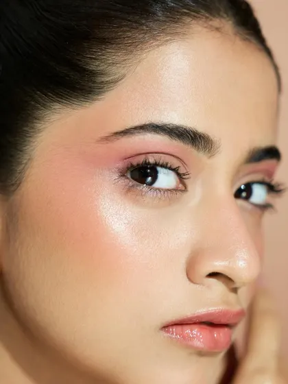 This portrait by Simran is a masterclass in creating luminous skin that looks incredible both on camera and in person.