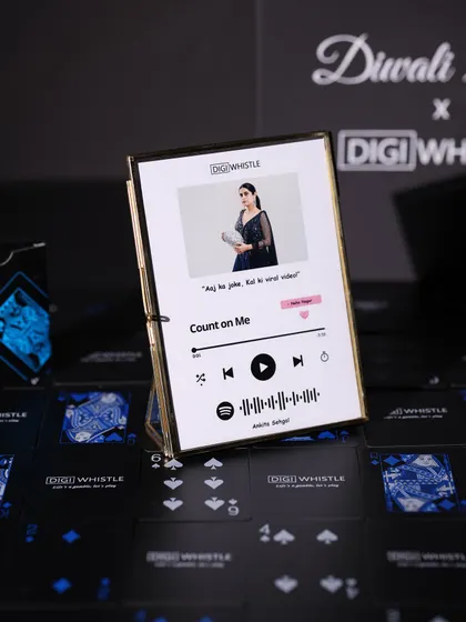 A great review for the custom DIGIWHISTLE corporate hamper, featuring the unique personalized music plaque.
