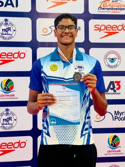 Akash Mani with his bronze medal from the 50m Backstroke.