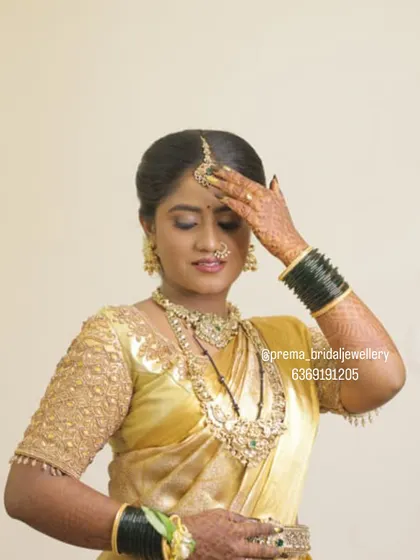 A serene portrait of the bride, highlighting the maang tikka and the complete necklace set.