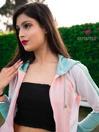 A three-quarter shot of a model looking off-camera. This pose, combined with the natural outdoor setting, creates a candid and thoughtful mood for a lifestyle fashion shoot.