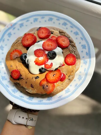 Protein pancakes are a staple in my diet. The base is simple: egg whites, banana, and protein powder. I switch up the toppings with Greek yogurt, fresh fruit like berries or mulberries, and nuts for a delicious and filling meal that packs 30-40g of protein.