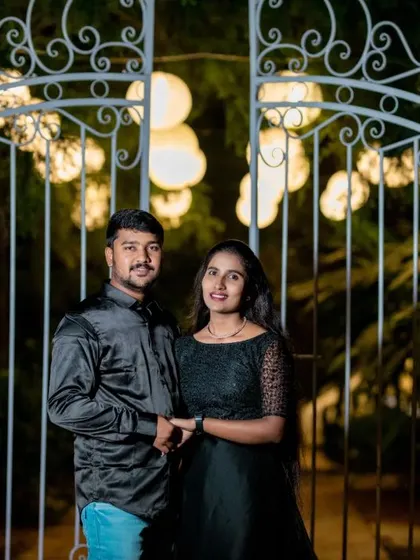 A duplicate of ID 20, this photo shows a couple posing by a beautifully lit gate, a perfect shot for a classic and elegant pre-wedding album.