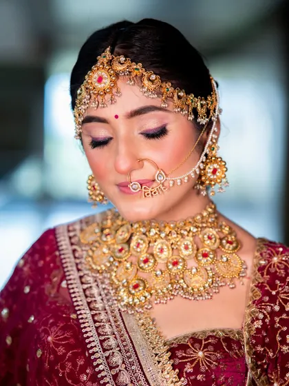 A moment of quiet reflection. The soft, shimmering eyeshadow and perfectly defined nath create a picture of timeless grace.