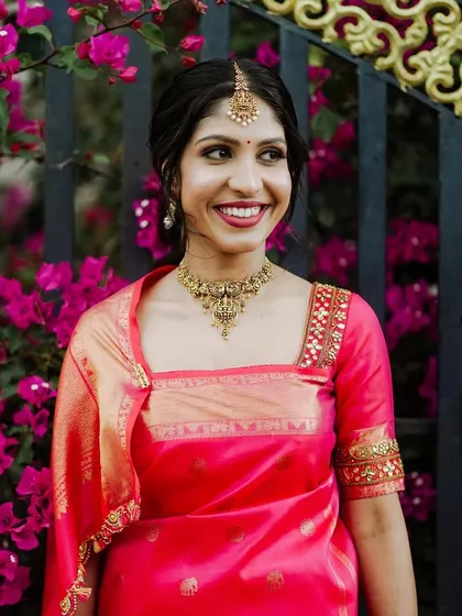 A duplicate of a previous image, a smiling portrait of the bride.