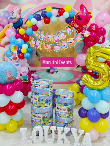 A bright and cheerful Peppa Pig theme for a 5th birthday. This setup uses primary colors, themed plinths, and a large number balloon to create a playful scene.