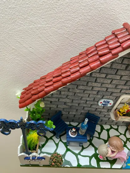 Another angle showcasing the texture of the roof and the miniature lamppost. I love working on these details to make each nameplate a complete, three-dimensional piece of art.