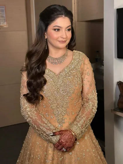 This look is the essence of my philosophy that less is luxury. I focused on creating luminous, skin-like makeup and soft waves to enhance her natural beauty for a truly timeless and elegant result.