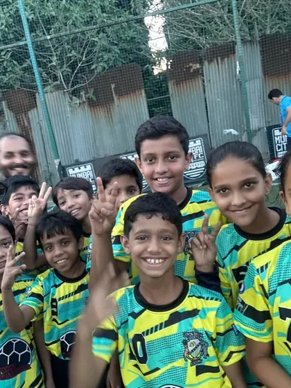 Victory signs and happy faces. A great day on the pitch for our U-10 team, showing the joy that comes from playing together.