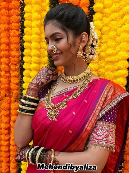 Another lovely photo from the 'Durga' set. The henna looks so beautiful as part of her complete traditional Marathi bridal attire.