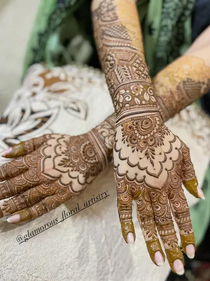 This design features a beautiful scalloped pattern on the palm, creating a soft and elegant look that complements the intricate work on the fingers and wrist.
