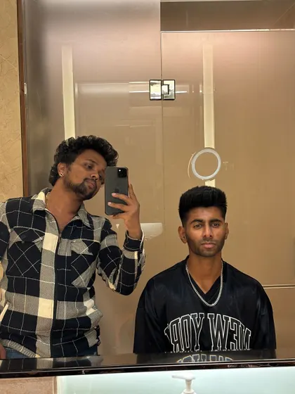A mirror selfie with Mayank Yadav.