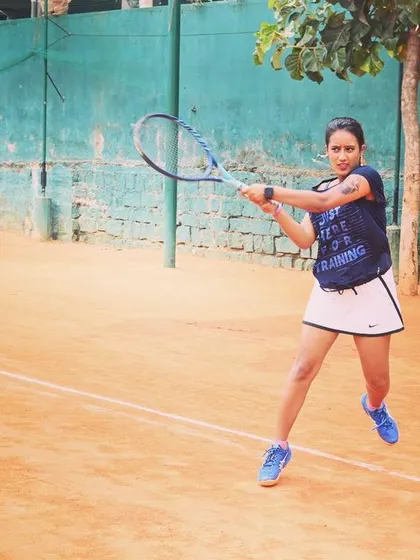 Everything is earned on the court. This shot from a training session on clay captures the focus and determination required for every backhand and forehand. This is the work ethic I practice myself and pass on to my students during our tennis lessons.