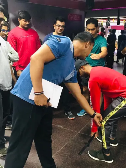 Students work together to analyze joint movements during a practical exercise demonstration. This collaborative approach helps solidify complex biomechanical concepts.