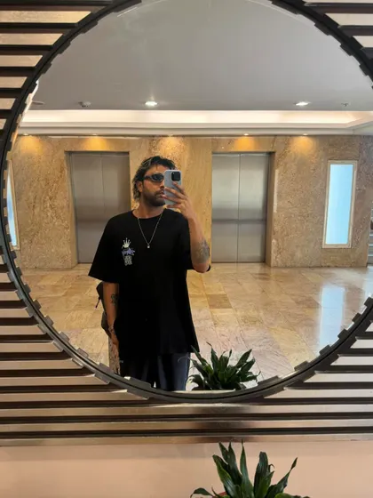 A quick mirror selfie, capturing the pre-gig look.
