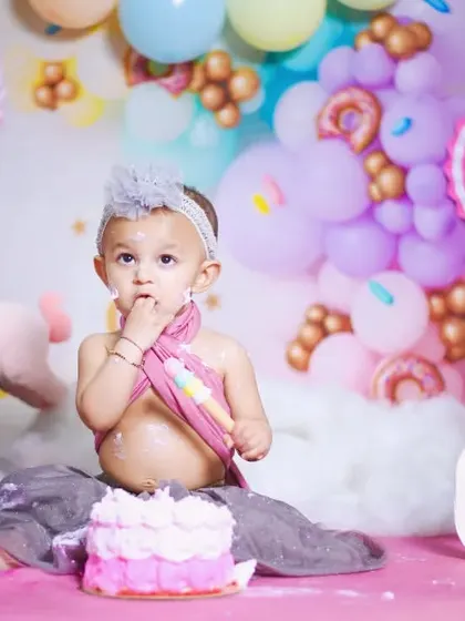 A sweet and thoughtful moment from Naysha's first birthday shoot. The Candyland theme is perfect for a fun and vibrant cake smash session.