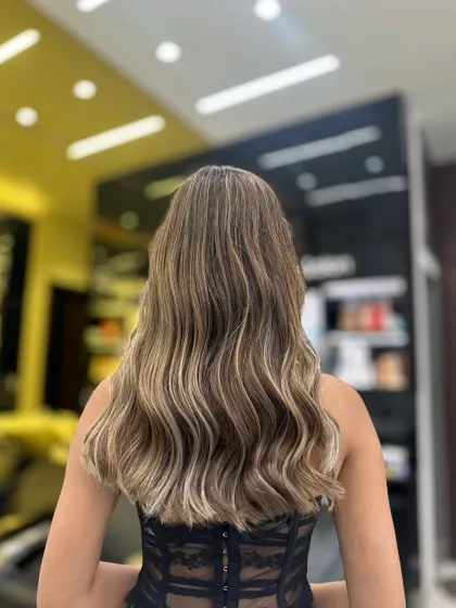 Ash tones are like soft whispers of elegance. This look is subtle yet striking, with beautiful, cool-toned highlights.