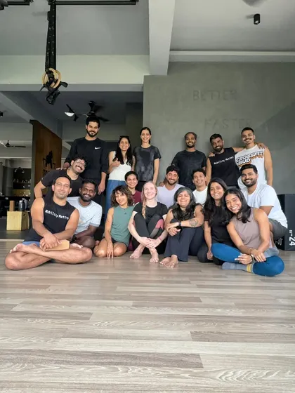 A group photo from a mobility workshop at Troop HQ, where we took a deep dive into backbends and splits. It's always a pleasure to host other coaches and learn together as a community.