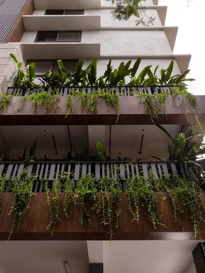 Located in the narrow lanes of Chembur, this facade was designed with a focus on the pedestrian's eye-level experience. The integrated planters with cascading greenery and the layering of materials bring scale, warmth, and a touch of nature to a dense urban setting.
