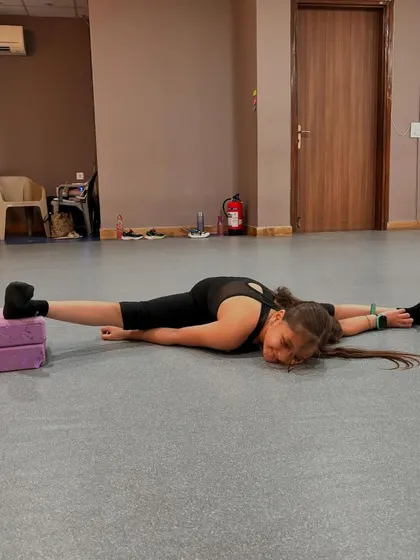 Our students are always growing. These images capture their progress in flexibility and technique, from deep splits to high extensions at the barre, with guidance from our teachers.