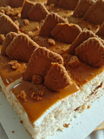 For all the caramel lovers, our Biscoff sheet cake is pure indulgence. It's topped with a rich Biscoff spread and crunchy biscuits.
