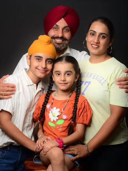 A classic family portrait that radiates happiness. In my studio, I make sure everyone is comfortable so I can capture your family's bond in a single, perfect frame.