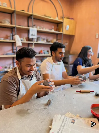 When clay met comedy, magic happened. Our Improv x Pottery evening was a rollercoaster of laughter, spontaneity, and muddy hands, where creativity had zero rules.