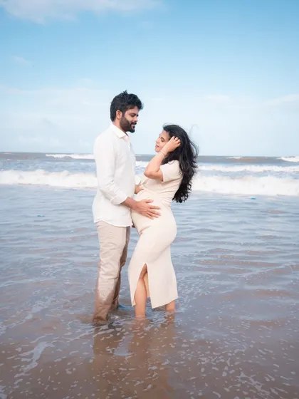 Standing in the calm water, this couple shares a gentle moment. My aim is to create a relaxed atmosphere where you can just be yourselves, allowing me to capture your natural connection.