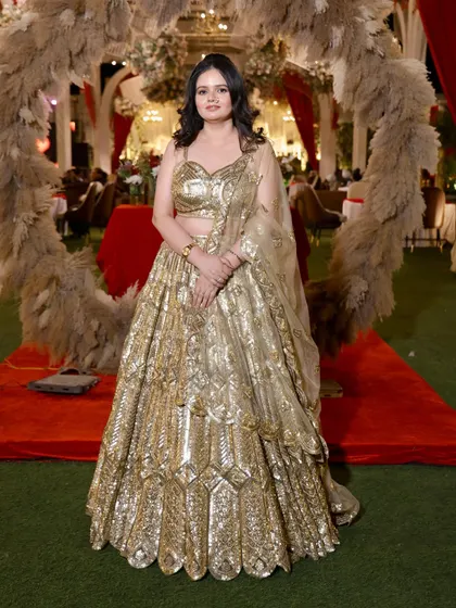 Another beautiful portrait, her golden outfit shimmering under the lights.
