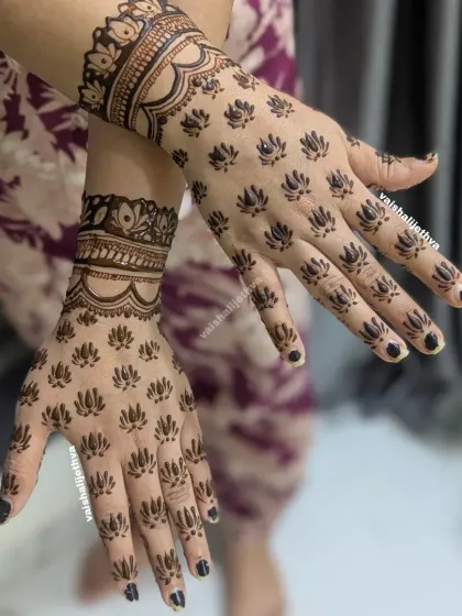 A minimalist design with repeating lotus butis. This pattern is simple, elegant, and perfect for someone who wants a subtle touch of henna.