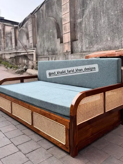 This piece is perfect for guest rooms or smaller apartments where space-saving furniture is essential.