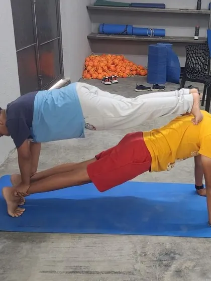 A slightly different angle of the previous pose, highlighting the strength of the base.