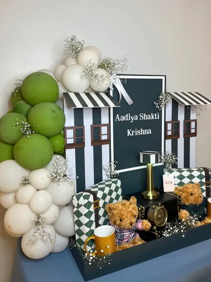 A view showing the balloon garland that accompanies the sophisticated twin hamper.