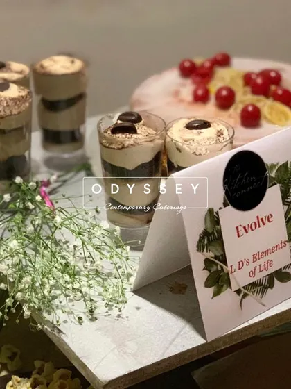 A display of our tiramisu cups next to a whole cake. We offer desserts in various formats to suit different event styles, from individual portions to larger sharing platters.