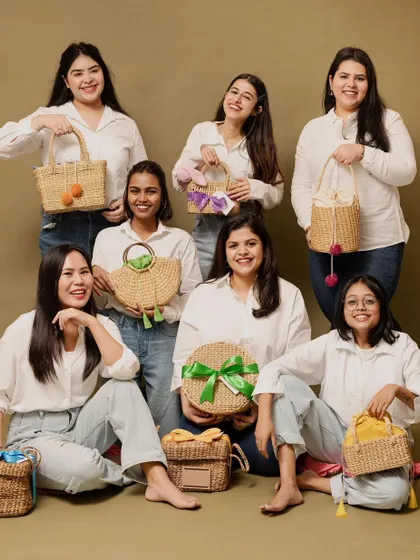 Another shot of our team with our collection of sustainable Kauna baskets. Each one is handmade and unique, adding a special touch to every gift.