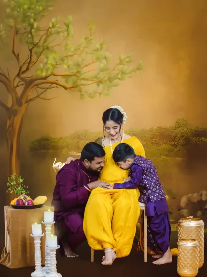 The whole family joins in for this artistic Ravi Varma-inspired maternity portrait. It’s a beautiful way to capture the love and anticipation of everyone in the family.