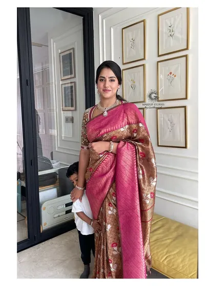 The elegant Revathi Nikhil Kumarswamy. Her makeup is classic and understated, with a focus on clean skin and soft definition, perfectly complementing her beautiful pink and brown saree.
