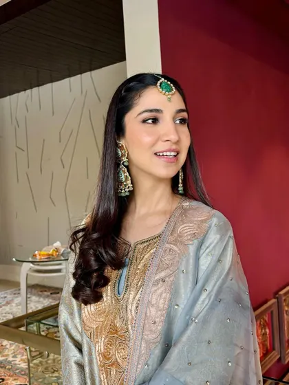 Another portrait of this stunning Mehendi look. The soft waves and glowing skin create an aura of effortless beauty.