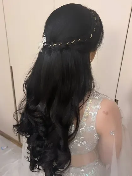 Another view of the beautiful braided hairstyle.