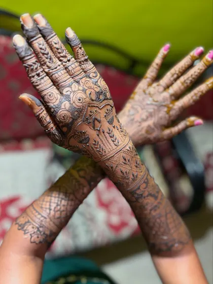 Different angles of a beautiful bridal mehendi with couple portraits, showing the detail on both the front and back of the hands.