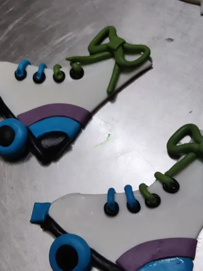These super cute edible roller skates might just win your heart! A little fondant art I made for a custom cake.