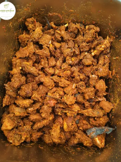 A container of my duck stir-fry, a dry and spicy preparation.
