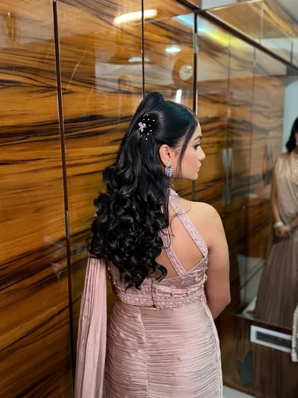 A detailed shot of this Roka bride's high ponytail with voluminous curls. A perfect hairstyle for a modern and chic celebration.