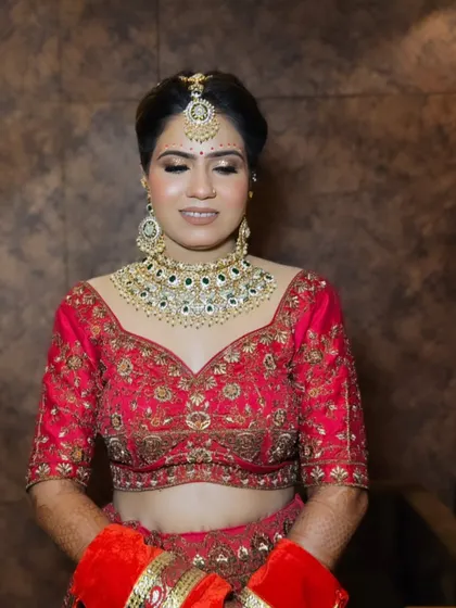 A classic red lehenga look for another one of my beautiful brides. The makeup is kept clean and elegant, with a focus on glowing skin.