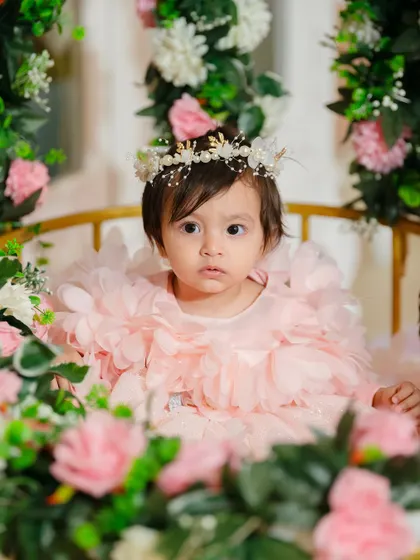 A little princess surrounded by flowers. This birthday photoshoot uses a beautiful floral setup to create a dreamy, fairytale-like portrait.