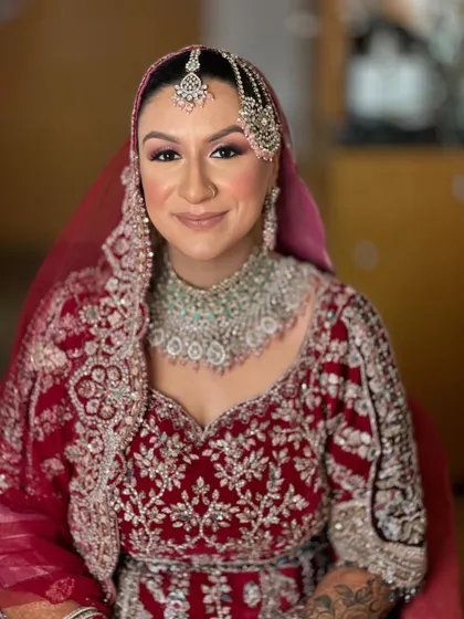My gorg bride Kerry, who came all the way from the UK. I created a glamorous look for her with a focus on dramatic eyes and glowing skin to match her heavily embellished lehenga.