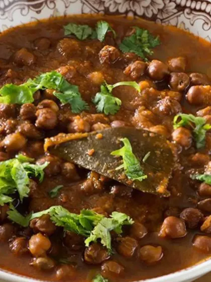 A comforting bowl of my Black Channa Curry. It's slow-cooked with aromatic spices like bay leaf and garnished with fresh cilantro. This dish is packed with protein and flavor.