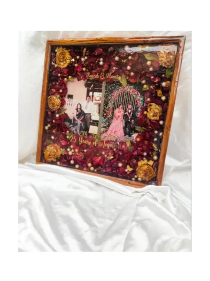 The finished 25th-anniversary piece, a stunning tribute that can be passed down through generations. It's a physical representation of a beautiful love story.