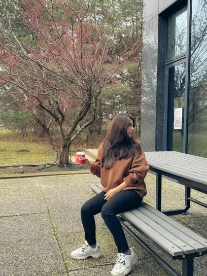 The same comfy college outfit in color, sitting outside on a spring day.