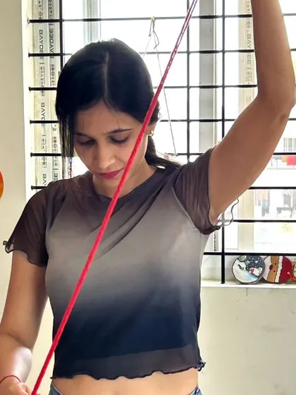 A participant measuring out the cord for her macrame wall hanging.